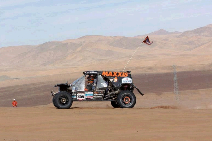 Tim Coronel niet geheel ongeschonden aan de finish: "Ik ben blij dat ik er ben"